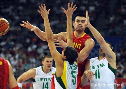 网球到底是黄色还是绿色的？ 你们觉得呢？（网球究竟是黄色还是绿色？你怎么看？）