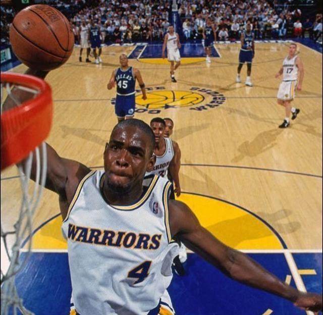 欧冠淘汰赛前瞻：巴萨客场挑战曼联,（欧冠淘汰赛前瞻：巴萨做客老特拉福德对阵曼联）