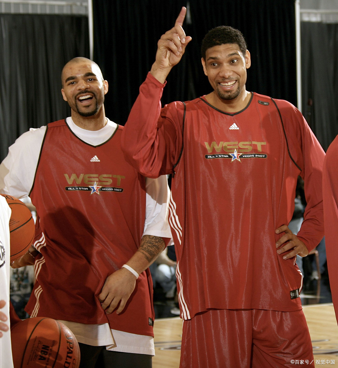 鲁媒：彭啸脚踝韧带损伤，预计要先恢复两周再进行下一步治疗（山东媒体：彭啸脚踝韧带受伤，预计休养两周后再进行后续治疗）