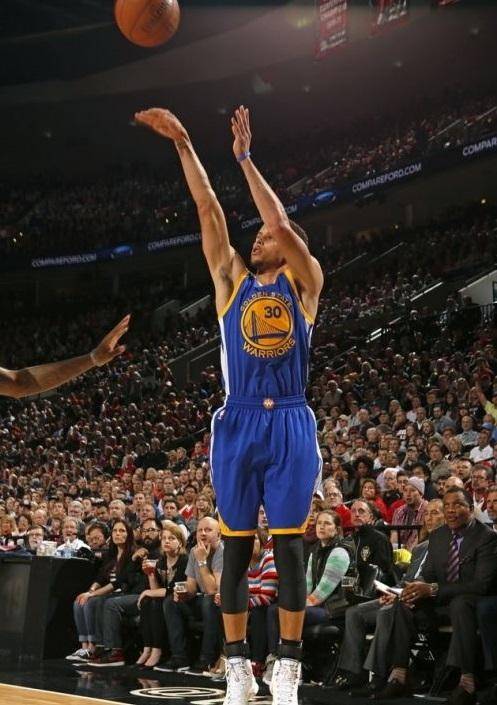 阿莫林更衣室怒骂曼联球员，直言愤怒又失望！基恩炮轰红魔如小学生（阿莫林更衣室痛斥曼联将士：又怒又失望，基恩批红魔稚嫩如小学生）