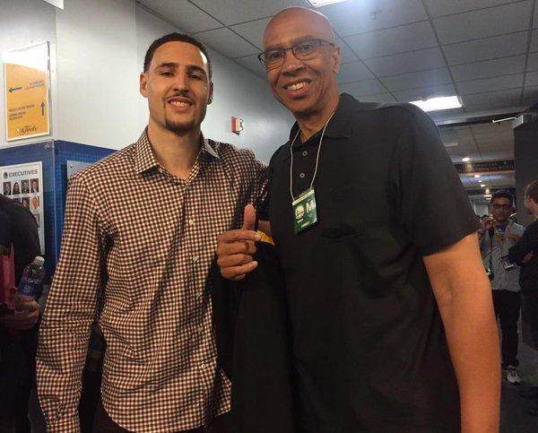 皇马帅位不稳，阿隆索可能被解雇，阿韦罗亚或成替代者，球员与主帅责任争议。（皇马帅位动荡，阿隆索恐下课，阿韦罗亚有望接任，球队责任归属引争议）