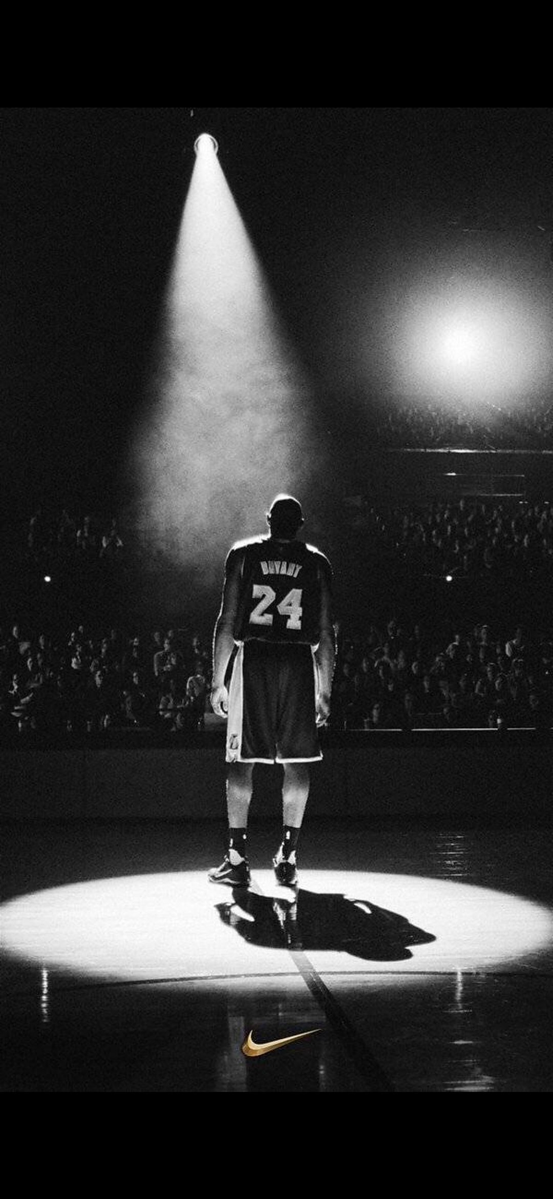 曼联4-1击败狼队，升至英超第六；米兰3-2战胜都灵，登顶积分榜。（曼联4-1胜狼队升至英超第六，米兰3-2力克都灵登上榜首）