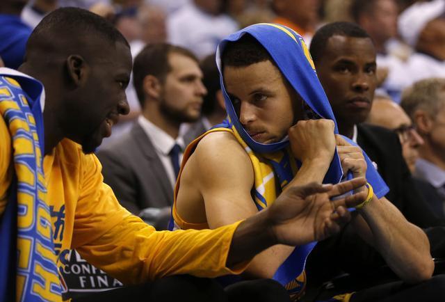 这还是足球吗？对手两红后摩洛哥U17全场80脚射门16-0取胜（对手两人被罚下，摩洛哥U17轰80次射门以16比0大胜）