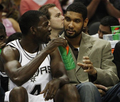 致敬蓝军传奇，库库雷利亚度假时身穿德罗巴球衣（库库雷利亚度假穿德罗巴战袍，向蓝军传奇致敬）