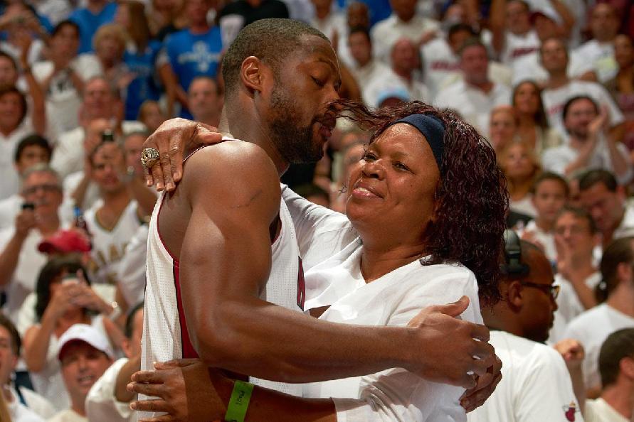 青岛西海岸投资人告别邵佳一：愿你前程似锦，再见亦如初（青岛西海岸投资人送别邵佳一：祝你前路光明，重逢仍如初见）